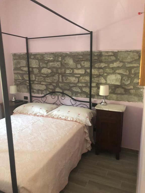 Alla Porta Di Sotto B&B Fivizzano Extérieur photo
